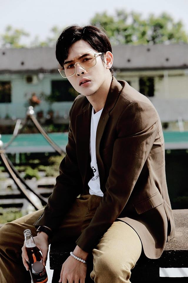 Võ Đăng Khoa tức tối trước hành động của nam YouTuber. Võ Đăng Khoa tức tối trước hành động của nam YouTuber.