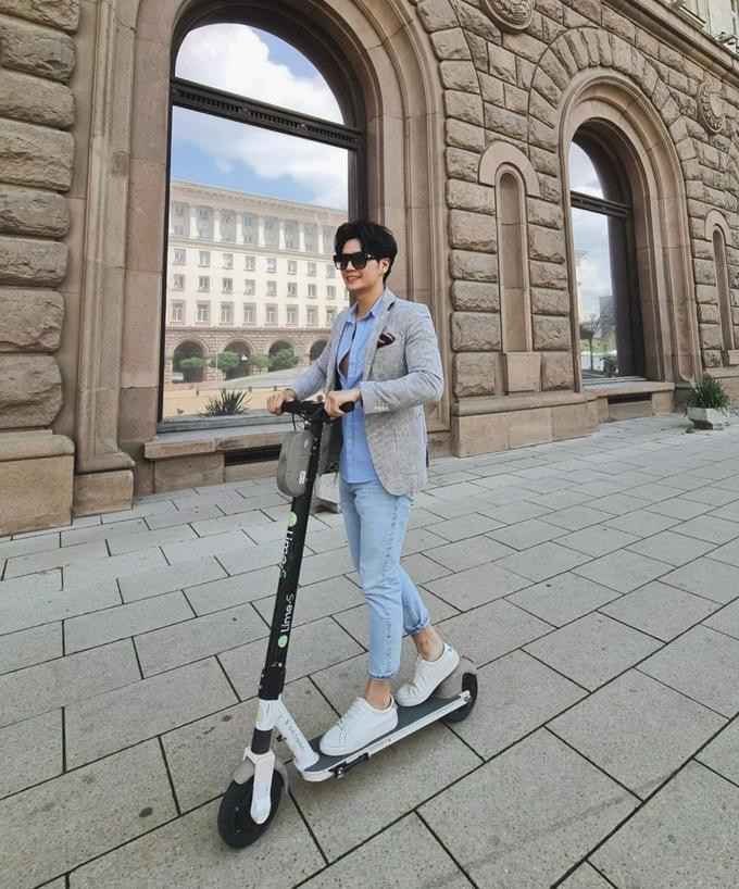 Huy Trần đăng ảnh "check-in" tại thủ đô Oslo, khéo tiết lộ người chụp ảnh bằng icon trái tim. Huy Trần đăng ảnh "check-in" tại thủ đô Oslo, khéo tiết lộ người chụp ảnh bằng icon trái tim.