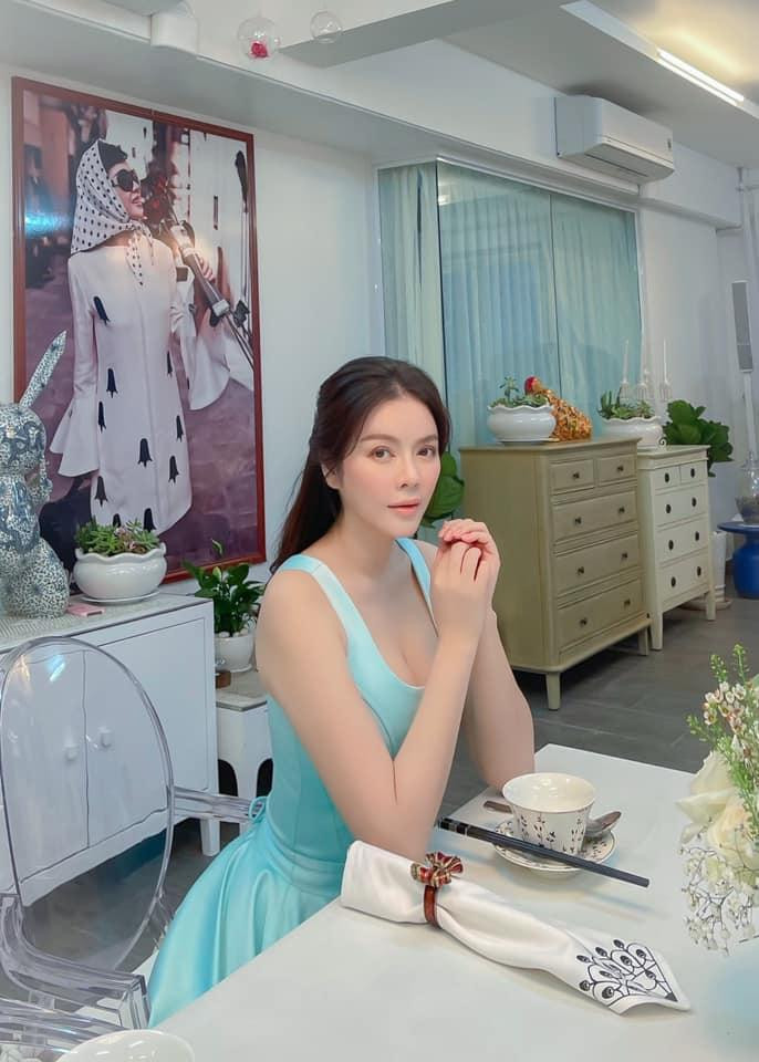 Cuộc sống tại căn biệt thự mới được cô thường xuyên chia sẻ. Cuộc sống tại căn biệt thự mới được cô thường xuyên chia sẻ.