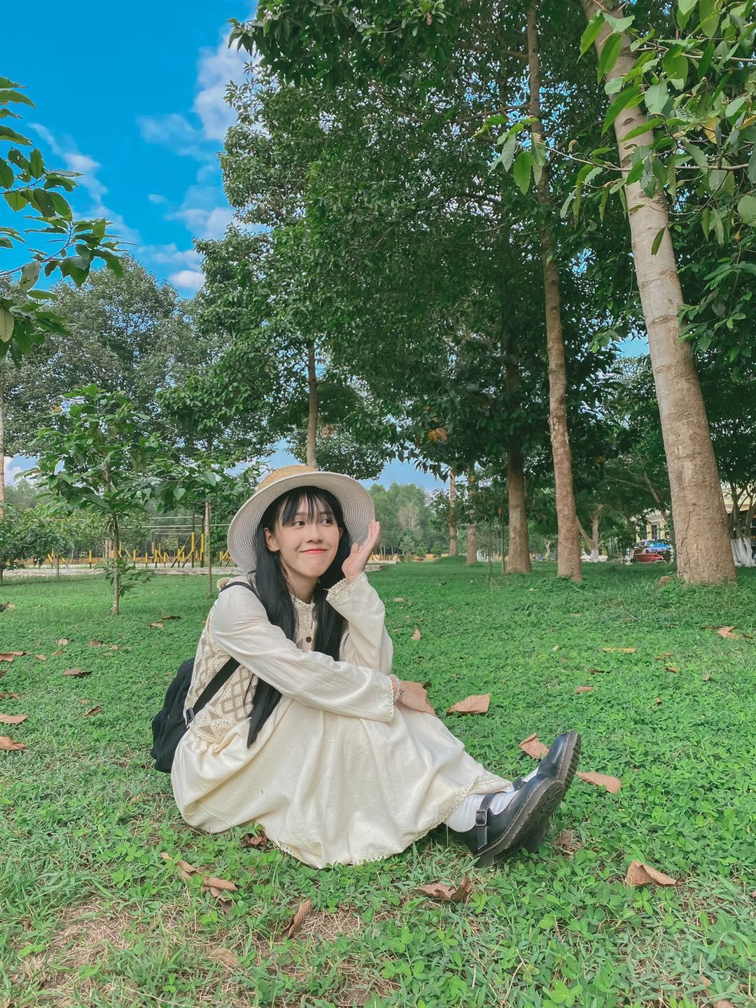 Tạo hình nữ tính của YouTuber sinh năm 1995 khiến người hâm mộ không tin vào mắt mình. Tạo hình nữ tính của YouTuber sinh năm 1995 khiến người hâm mộ không tin vào mắt mình.