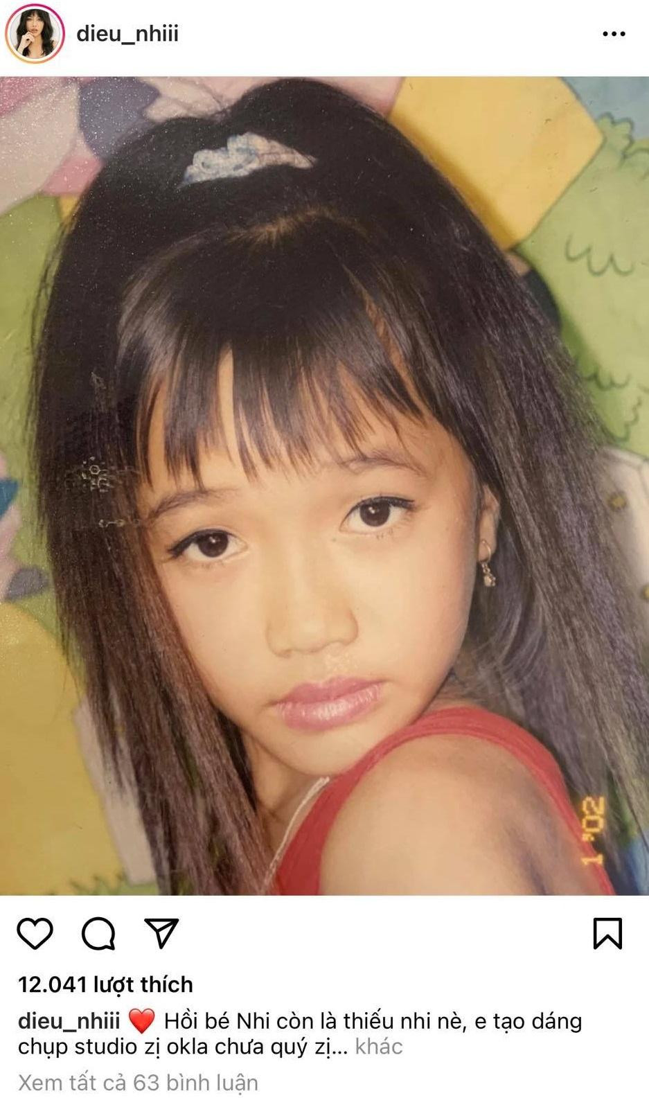 Diệu Nhi được trang điểm, chụp ảnh ở studio từ bé. Cách tạo dáng chuyên nghiệp nhưng biểu cảm gương mặt nữ diễn viên lại gây cười. Diệu Nhi được trang điểm, chụp ảnh ở studio từ bé. Cách tạo dáng chuyên nghiệp nhưng biểu cảm gương mặt nữ diễn viên lại gây cười.