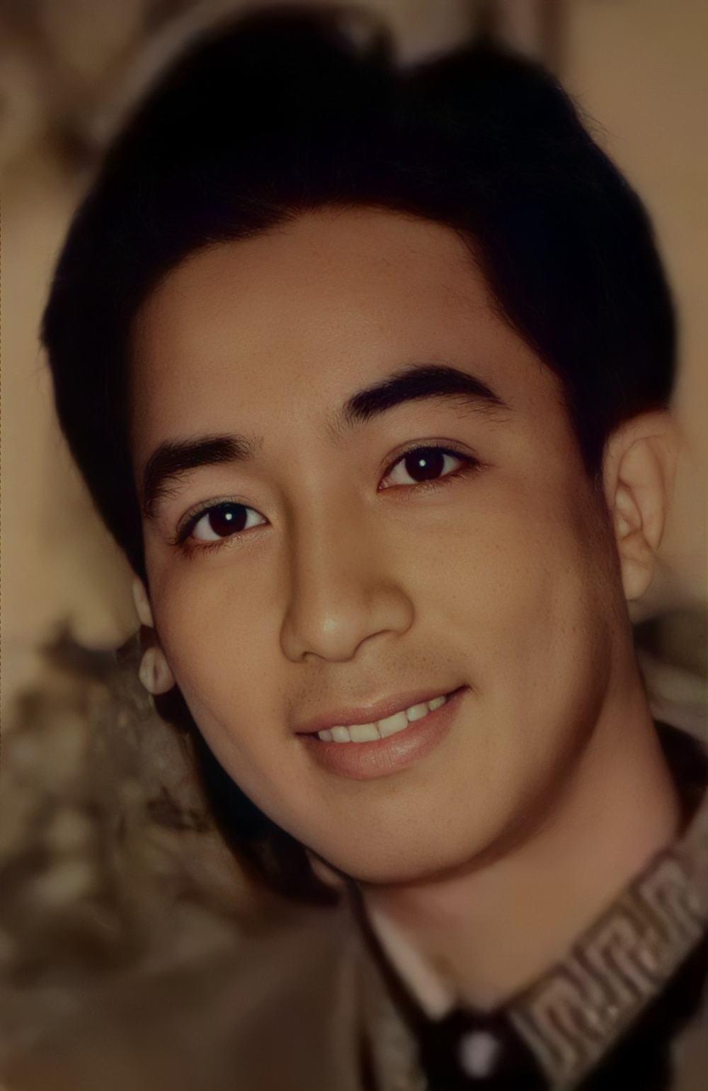 Vẻ điển trai như tài tử của bố Gil Lê hồi trẻ.