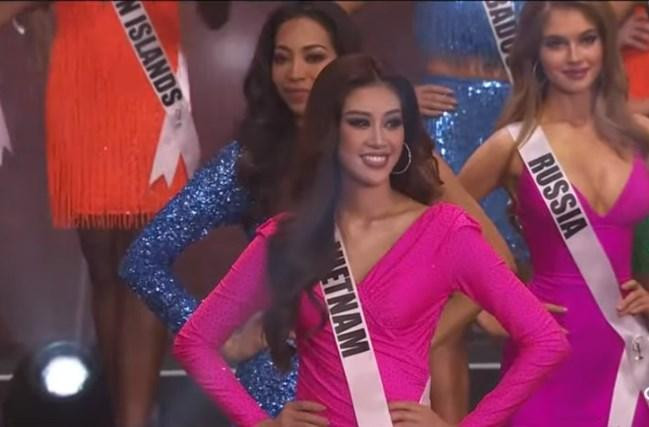 Khoảnh khắc người đẹp Việt được xướng tên trong Top 21. Khoảnh khắc người đẹp Việt được xướng tên trong Top 21.