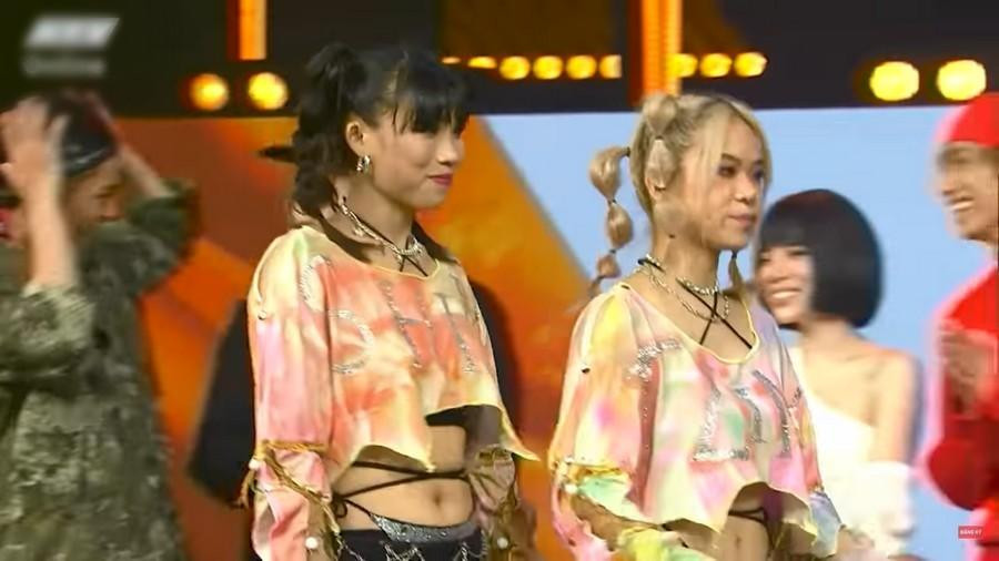 Có người bênh vực cho rằng đây là "gương mặt thương hiệu" của tlinh.