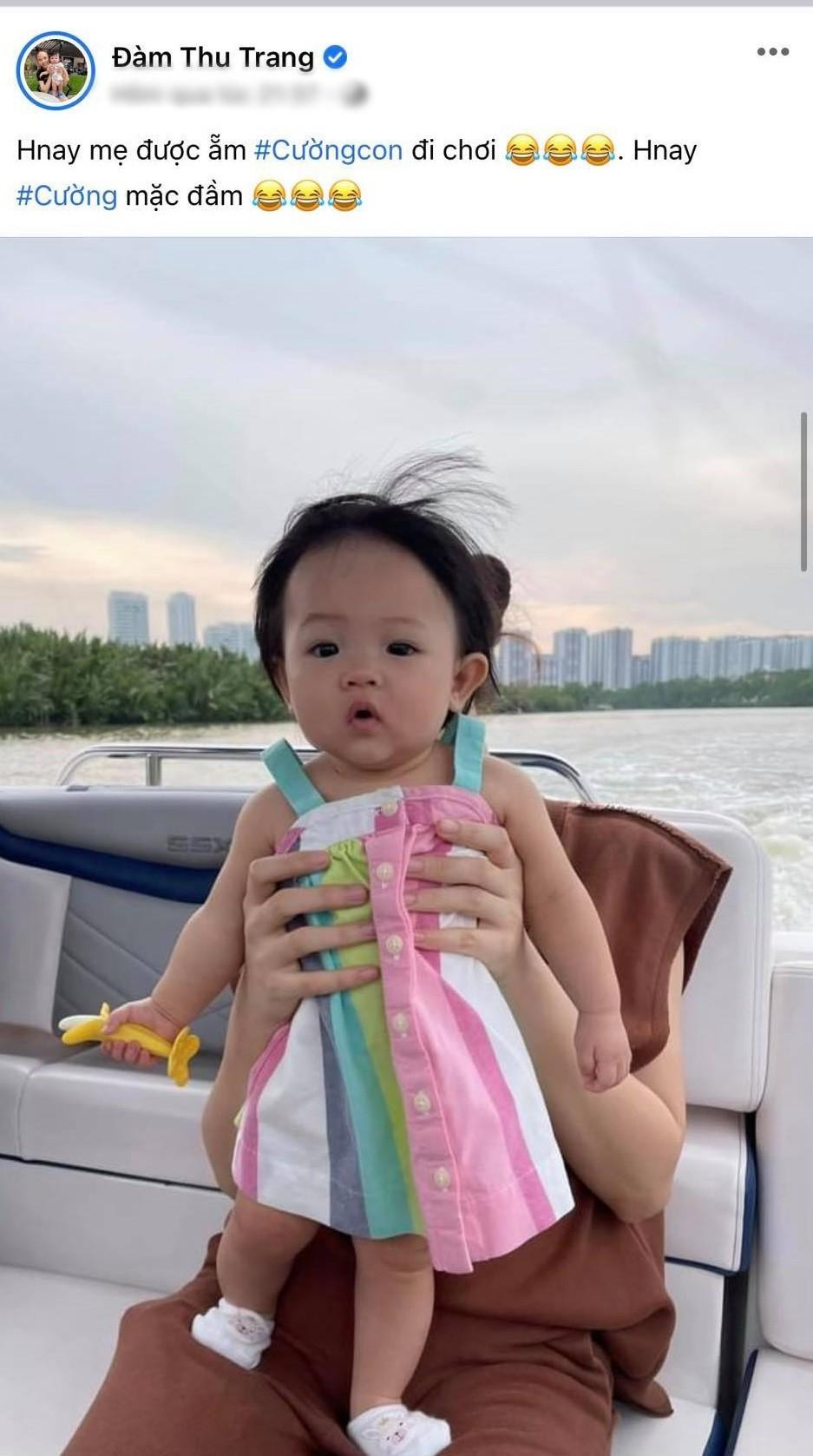 Bé Suchin lần đầu được đi du thuyền.