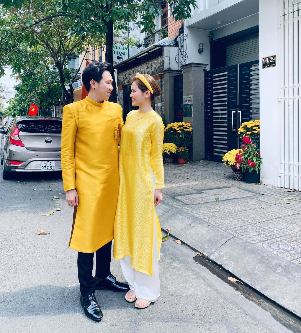 Cận cảnh nhan sắc Uyên Tô - bạn gái của danh hài Anh Đức. Cận cảnh nhan sắc Uyên Tô - bạn gái của danh hài Anh Đức.