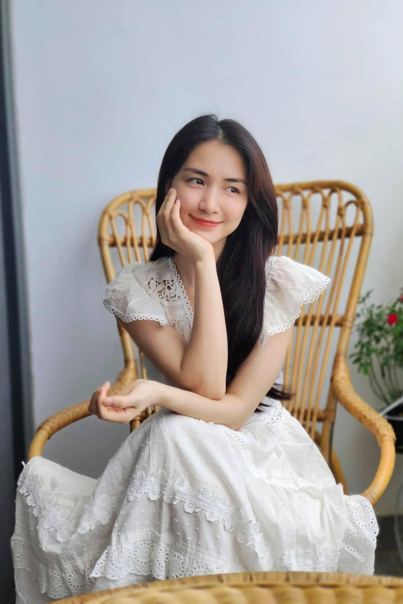 Hòa Minzy dịu dàng nữ tính hơn hẳn sau khi có con. Hòa Minzy dịu dàng nữ tính hơn hẳn sau khi có con.