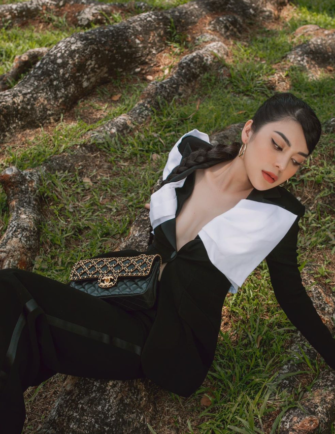 Sở hữu nhan sắc quyến rũ, cô chăm chụp ảnh đăng MXH không kém "nữ hoàng nội y". Sở hữu nhan sắc quyến rũ, cô chăm chụp ảnh đăng MXH không kém "nữ hoàng nội y".