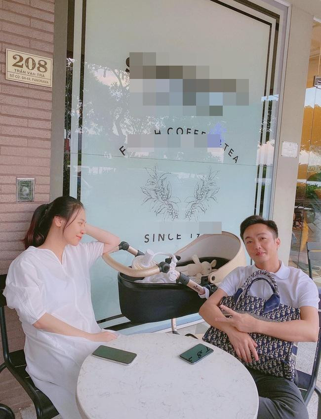 Mẫu xe nôi dáng nằm khác có giá thị trường khoảng 60 triệu đồng của Suchin.