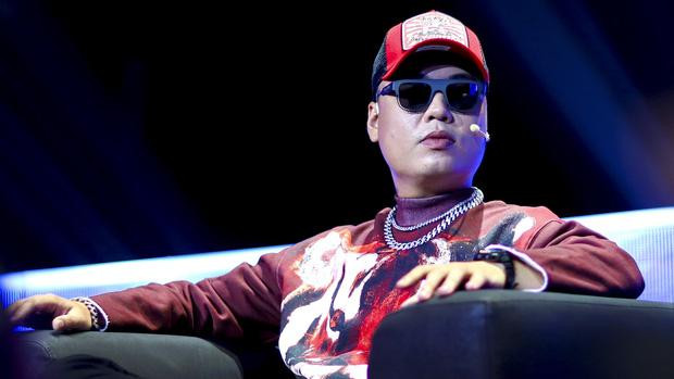 LK trên ghế HLV King Of Rap. LK trên ghế HLV King Of Rap.