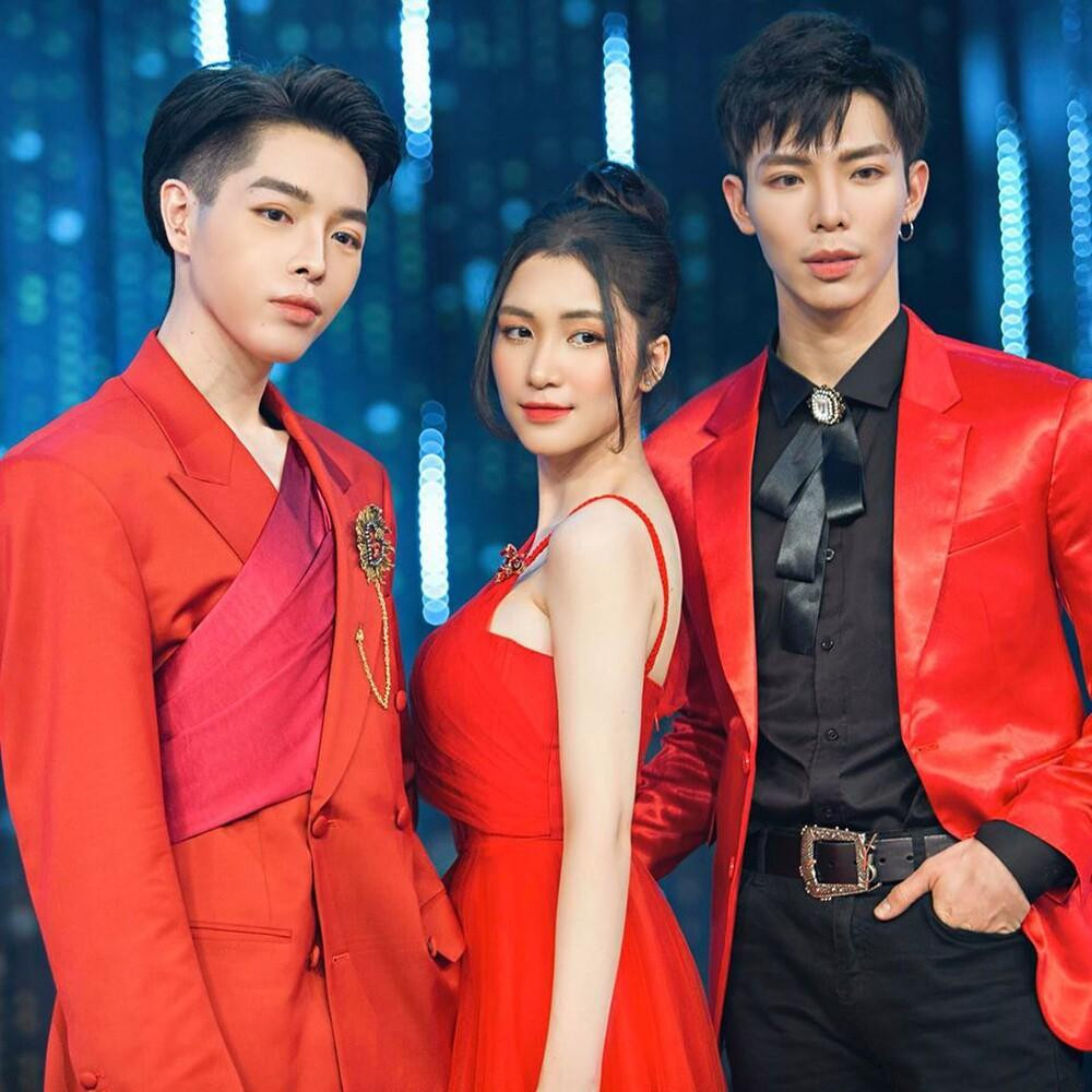 Gia đình "Hoa dâm bụt" đình đám của V-Biz. Gia đình "Hoa dâm bụt" đình đám của V-Biz.