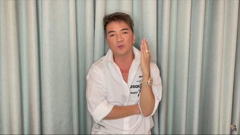 Ca sĩ Đàm Vĩnh Hưng thời gian qua gặp nhiều ồn ào xoay quanh chuyện tiền từ thiện. Ca sĩ Đàm Vĩnh Hưng thời gian qua gặp nhiều ồn ào xoay quanh chuyện tiền từ thiện.