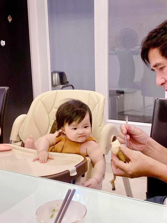 Winnie luôn vui vẻ khi thấy đồ ăn. Winnie luôn vui vẻ khi thấy đồ ăn.