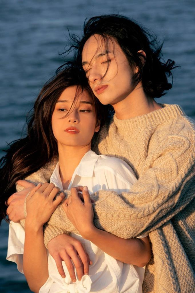 Yêu thầm nói về cảm xúc yêu đơn phương của người con gái. Yêu thầm nói về cảm xúc yêu đơn phương của người con gái.