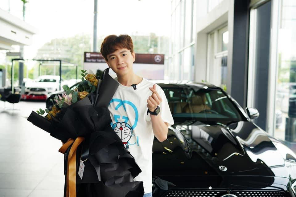 Chiếc xe có giá hơn 3 tỷ đồng mà Ngô Kiến Huy vừa tậu. Chiếc xe có giá hơn 3 tỷ đồng mà Ngô Kiến Huy vừa tậu.