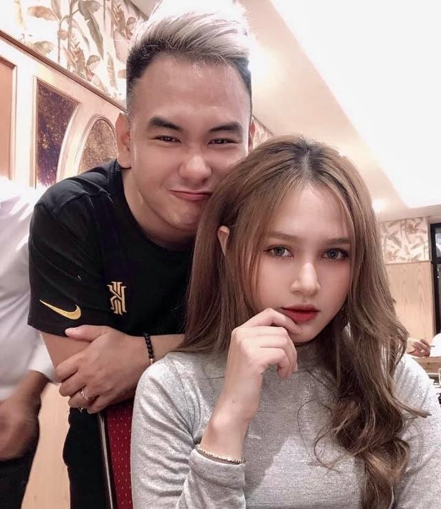 Nam streamer và bà xã thời điểm mới yêu nhau. Nam streamer và bà xã thời điểm mới yêu nhau.