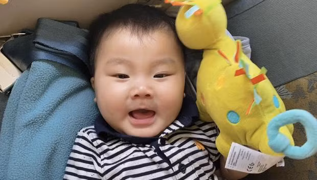 Bé Bo mũm mĩm đáng yêu khi gần 8 tháng tuổi. Bé Bo mũm mĩm đáng yêu khi gần 8 tháng tuổi.