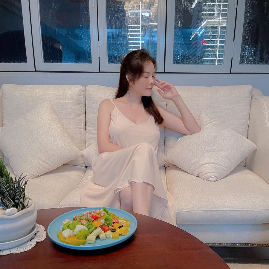 Hình ảnh cách đây vài giờ do diễn viên Mùa Hè Lạnh đăng tải. Hình ảnh cách đây vài giờ do diễn viên Mùa Hè Lạnh đăng tải.