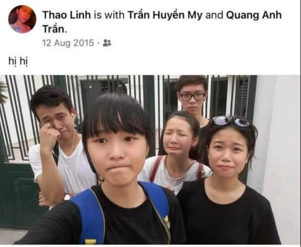 Dễ dàng nhận ra 3 ca sĩ mà teen yêu thích đứng ở bên phải khung hình.