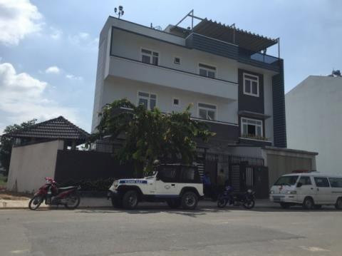 Biệt thự ở Bình Chánh của Kim Tử Long. Biệt thự ở Bình Chánh của Kim Tử Long.