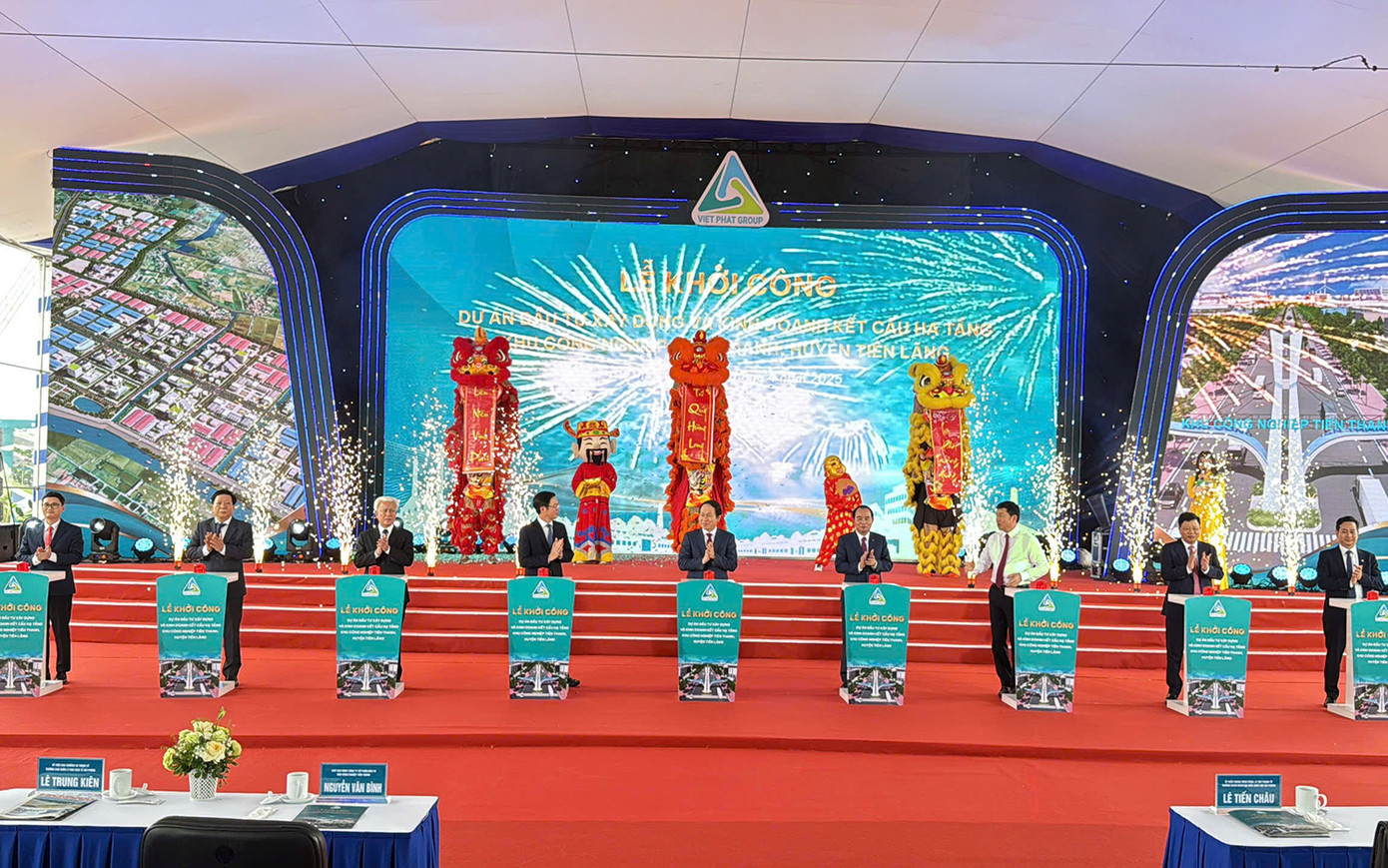 Các đại biểu bấm nút khởi công dự án KCN Tiên Thanh, huyện Tiên Lãng. Các đại biểu bấm nút khởi công dự án KCN Tiên Thanh, huyện Tiên Lãng.