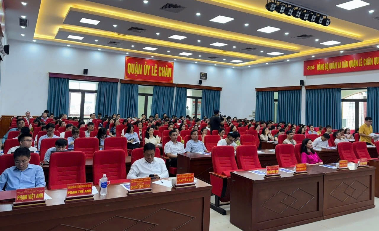 Các cơ quan, đơn vị tại Hải Phòng tham gia các buổi tập huấn ứng dụng công nghệ &quot;AI Hải Phòng&quot; trong công tác quản lý, thủ tục hành chính công.