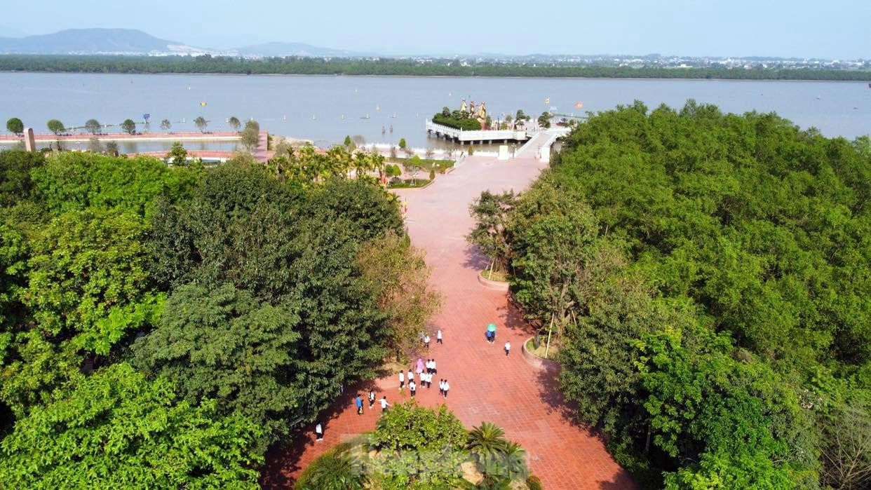 TP Hải Phòng sẽ có đơn vị hành chính cấp xã mới Bạch Đằng sau sắp xếp, gắn với di tích lịch sử, địa danh Bạch Đằng Giang (TP Thủy Nguyên). TP Hải Phòng sẽ có đơn vị hành chính cấp xã mới Bạch Đằng sau sắp xếp, gắn với di tích lịch sử, địa danh Bạch Đằng Giang (TP Thủy Nguyên).