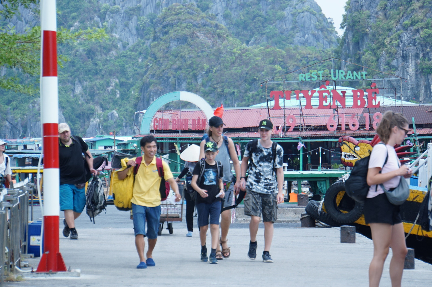 Hải Phòng xây dựng nghị quyết mới về chuyển đổi xanh, phát triển du lịch xanh trên đảo Cát Bà.