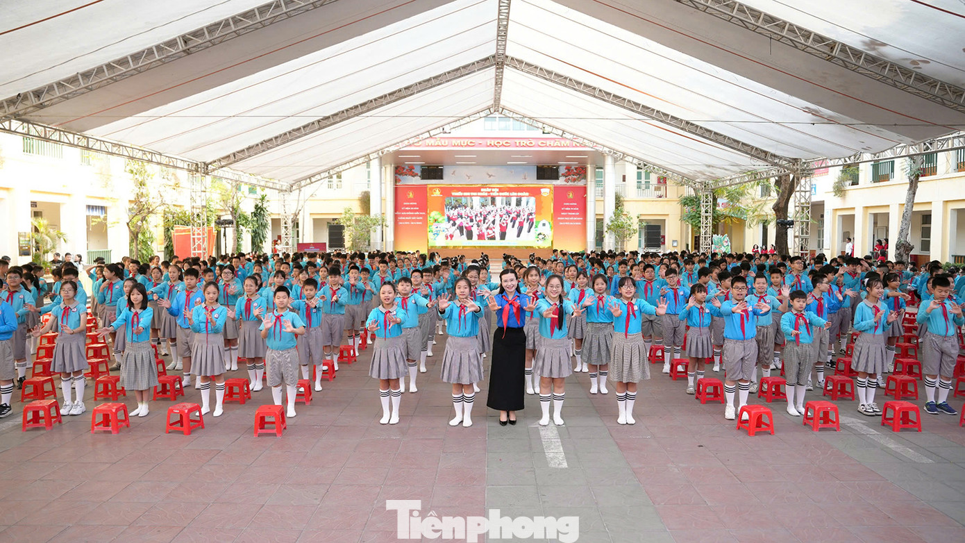 Chị Nguyễn Phạm Duy Trang phát biểu khai mạc ngày hội "Thiếu nhi vui khỏe - Tiến bước lên Đoàn" và phát động đợt thi đua cao điểm của thiếu nhi cả nước chào mừng kỷ niệm 50 năm ngày Giải phóng miền Nam, thống nhất đất nước, tại điểm cầu TP Hải Phòng. Chị Nguyễn Phạm Duy Trang phát biểu khai mạc ngày hội "Thiếu nhi vui khỏe - Tiến bước lên Đoàn" và phát động đợt thi đua cao điểm của thiếu nhi cả nước chào mừng kỷ niệm 50 năm ngày Giải phóng miền Nam, thống nhất đất nước, tại điểm cầu TP Hải Phòng.