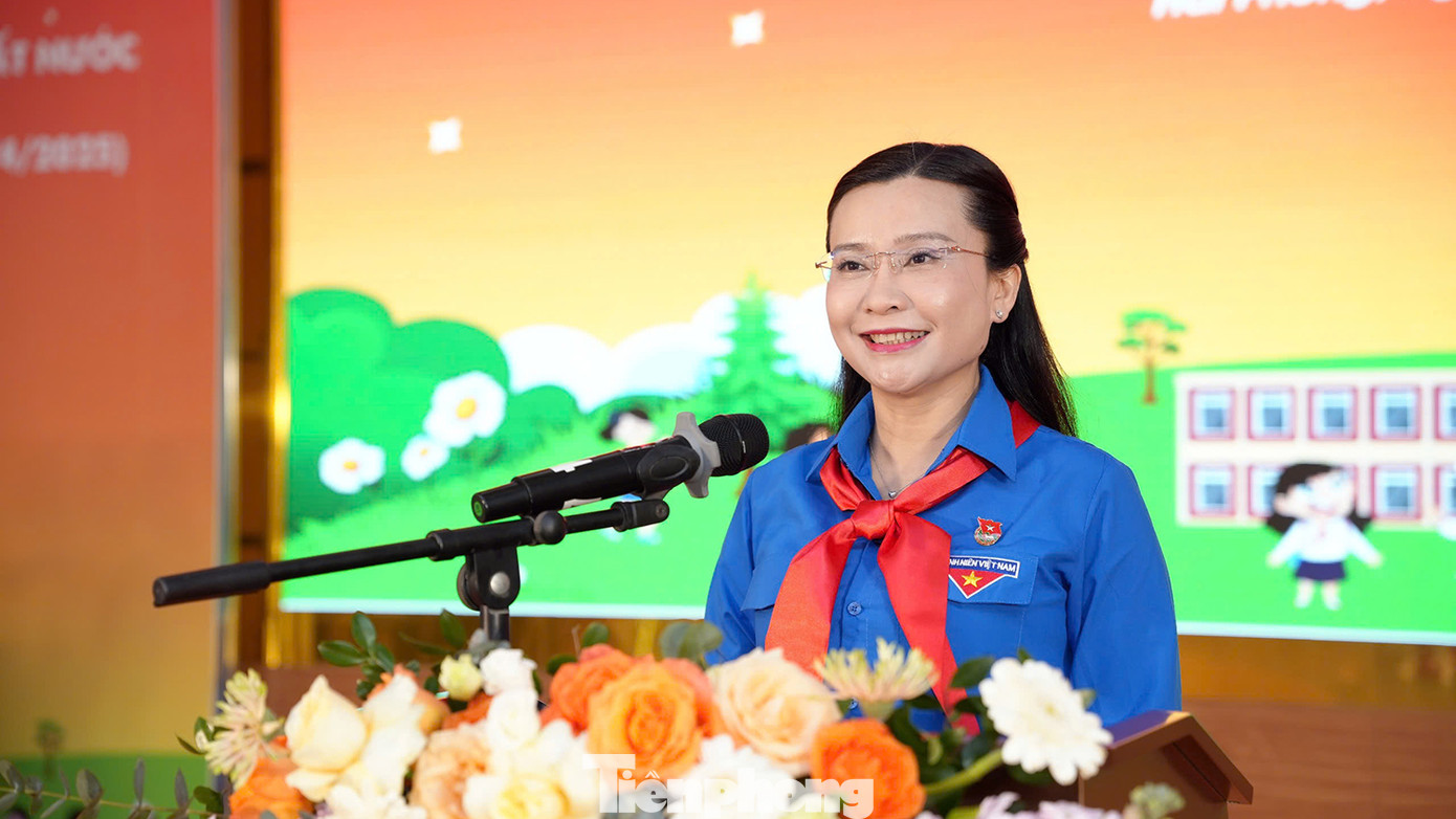 Chị Nguyễn Phạm Duy Trang phát biểu khai mạc ngày hội "Thiếu nhi vui khỏe - Tiến bước lên Đoàn" và phát động đợt thi đua cao điểm của thiếu nhi cả nước chào mừng kỷ niệm 50 năm ngày Giải phóng miền Nam, thống nhất đất nước, tại điểm cầu TP Hải Phòng. Chị Nguyễn Phạm Duy Trang phát biểu khai mạc ngày hội "Thiếu nhi vui khỏe - Tiến bước lên Đoàn" và phát động đợt thi đua cao điểm của thiếu nhi cả nước chào mừng kỷ niệm 50 năm ngày Giải phóng miền Nam, thống nhất đất nước, tại điểm cầu TP Hải Phòng.