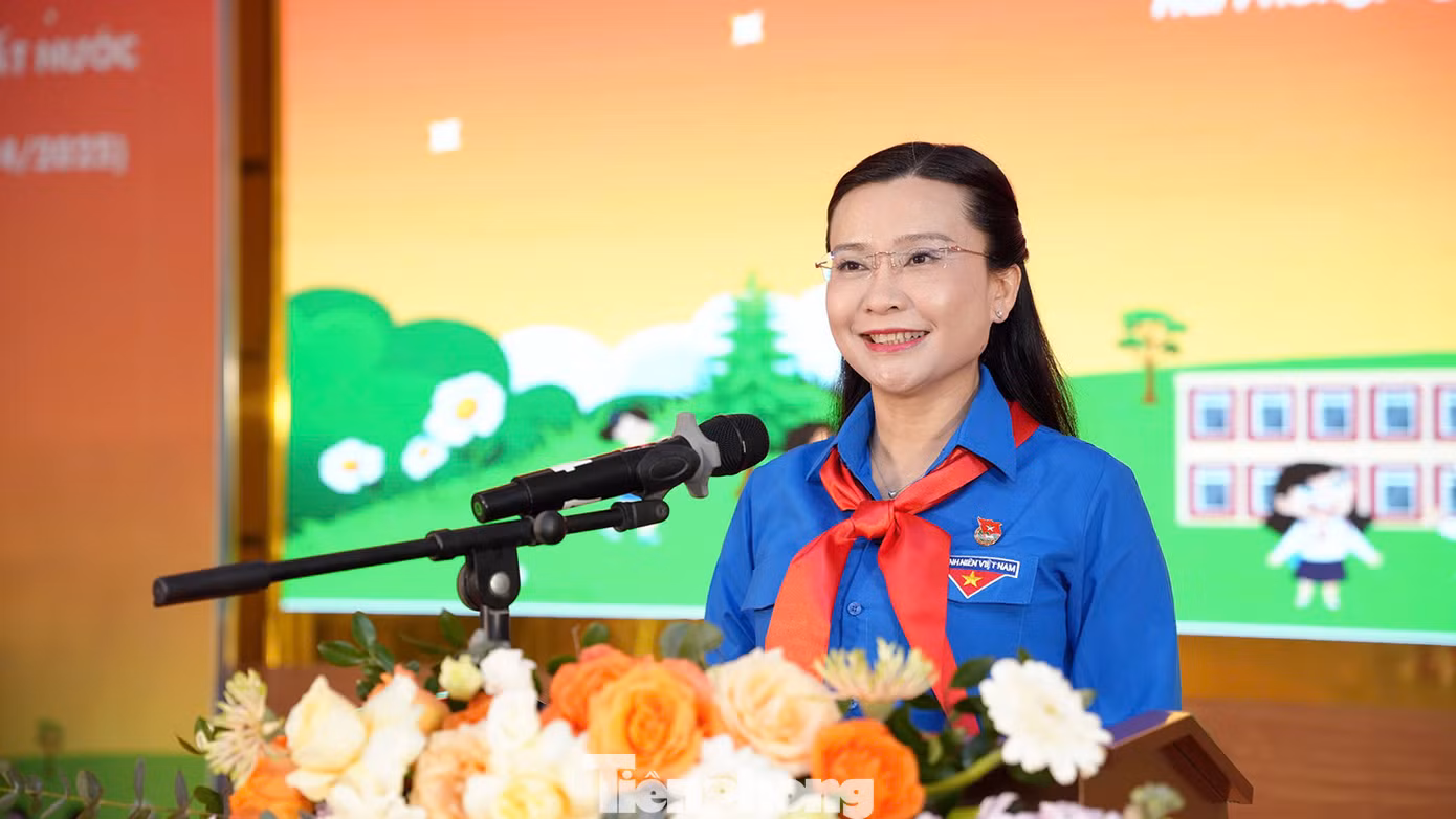 Chị Nguyễn Phạm Duy Trang phát biểu khai mạc ngày hội "Thiếu nhi vui khỏe - Tiến bước lên Đoàn" và phát động đợt thi đua cao điểm của thiếu nhi cả nước chào mừng kỷ niệm 50 năm ngày Giải phóng miền Nam, thống nhất đất nước, tại điểm cầu TP Hải Phòng. Chị Nguyễn Phạm Duy Trang phát biểu khai mạc ngày hội "Thiếu nhi vui khỏe - Tiến bước lên Đoàn" và phát động đợt thi đua cao điểm của thiếu nhi cả nước chào mừng kỷ niệm 50 năm ngày Giải phóng miền Nam, thống nhất đất nước, tại điểm cầu TP Hải Phòng.