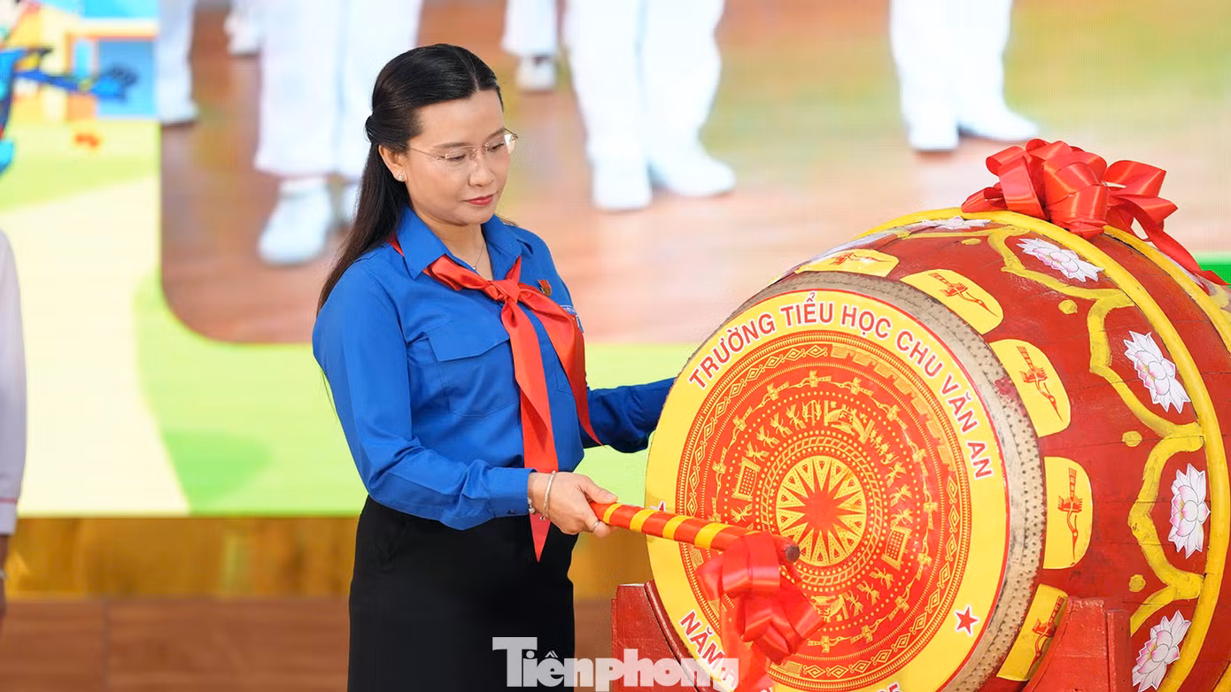 Chị Nguyễn Phạm Duy Trang phát biểu khai mạc ngày hội "Thiếu nhi vui khỏe - Tiến bước lên Đoàn" và phát động đợt thi đua cao điểm của thiếu nhi cả nước chào mừng kỷ niệm 50 năm ngày Giải phóng miền Nam, thống nhất đất nước, tại điểm cầu TP Hải Phòng. Chị Nguyễn Phạm Duy Trang phát biểu khai mạc ngày hội "Thiếu nhi vui khỏe - Tiến bước lên Đoàn" và phát động đợt thi đua cao điểm của thiếu nhi cả nước chào mừng kỷ niệm 50 năm ngày Giải phóng miền Nam, thống nhất đất nước, tại điểm cầu TP Hải Phòng.