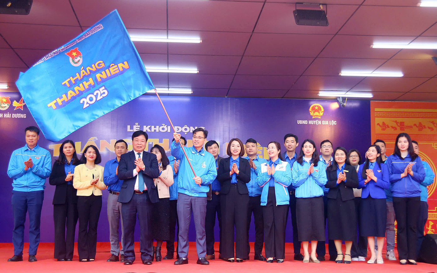 Anh Bùi Hải Bằng - Bí thư Tỉnh Đoàn Hải Dương cùng các cán bộ, đại biểu phát động, kêu gọi đoàn viên thanh niên trong tỉnh hưởng ứng các hoạt động Tháng Thanh niên năm 2025. Anh Bùi Hải Bằng - Bí thư Tỉnh Đoàn Hải Dương cùng các cán bộ, đại biểu phát động, kêu gọi đoàn viên thanh niên trong tỉnh hưởng ứng các hoạt động Tháng Thanh niên năm 2025.