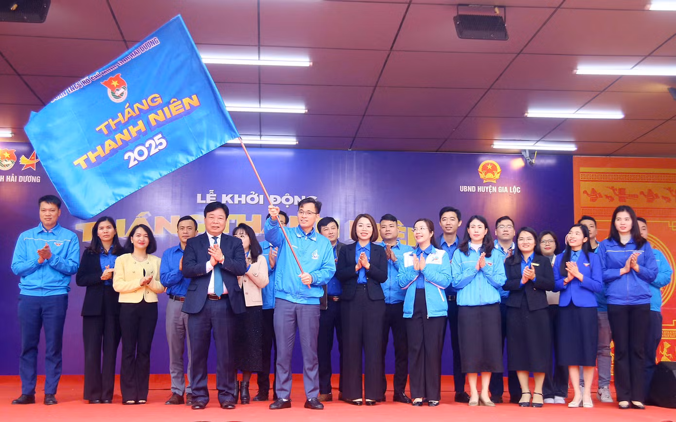 Anh Bùi Hải Bằng - Bí thư Tỉnh Đoàn Hải Dương cùng các cán bộ, đại biểu phát động, kêu gọi đoàn viên thanh niên trong tỉnh hưởng ứng các hoạt động Tháng Thanh niên năm 2025. Anh Bùi Hải Bằng - Bí thư Tỉnh Đoàn Hải Dương cùng các cán bộ, đại biểu phát động, kêu gọi đoàn viên thanh niên trong tỉnh hưởng ứng các hoạt động Tháng Thanh niên năm 2025.