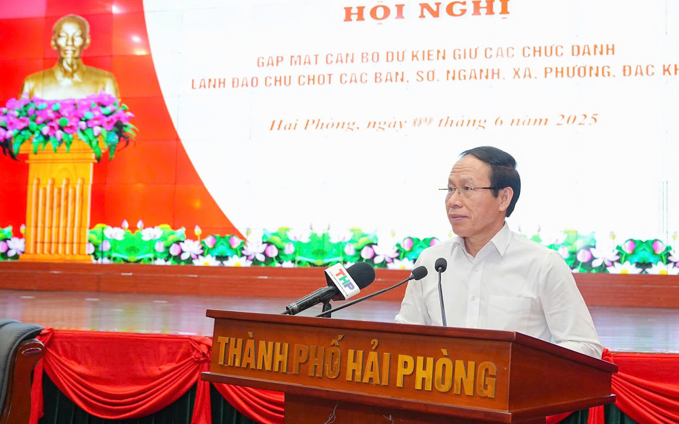 Ông Lê Tiến Châu - Bí thư Thành ủy Hải Phòng trao đổi tại hội nghị. Ông Lê Tiến Châu - Bí thư Thành ủy Hải Phòng trao đổi tại hội nghị.