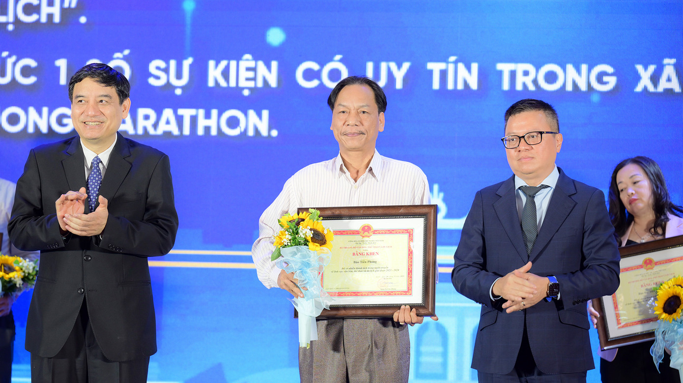 Nhân dịp kỷ niệm 100 năm Ngày Báo chí cách mạng Việt Nam, Báo Tiền Phong và 14 cơ quan báo chí Trung ương, địa phương vinh dự được Bộ VHTT&amp;DL trao bằng khen vì đã có thành tích trong tuyên truyền trong lĩnh vực văn hóa, thể thao và du lịch, giai đoạn 2023-2024.