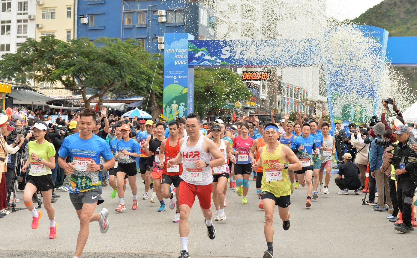 Khoảng 1.500 vận động viên chuyên nghiệp và phong trào tham gia chạy với 3 cự ly (21km, 10km và 5km). Khoảng 1.500 vận động viên chuyên nghiệp và phong trào tham gia chạy với 3 cự ly (21km, 10km và 5km).