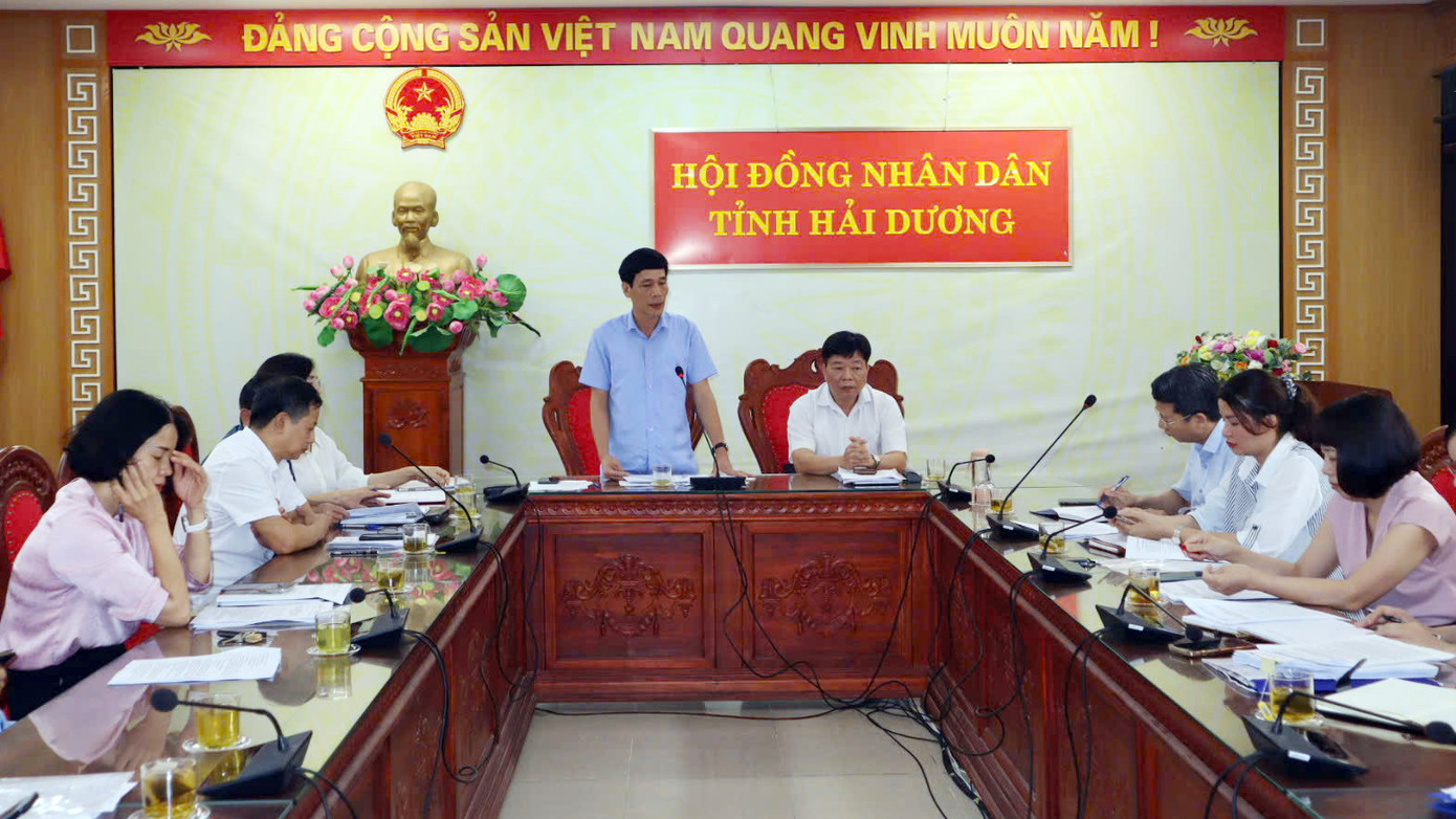 HĐND tỉnh Hải Dương và Sở Tài chính Hải Dương họp thẩm tra tờ trình đề xuất của UBND tỉnh về chính sách hỗ trợ cán bộ, công chức về TP Hải Phòng làm việc sau hợp nhất. Ảnh: HB