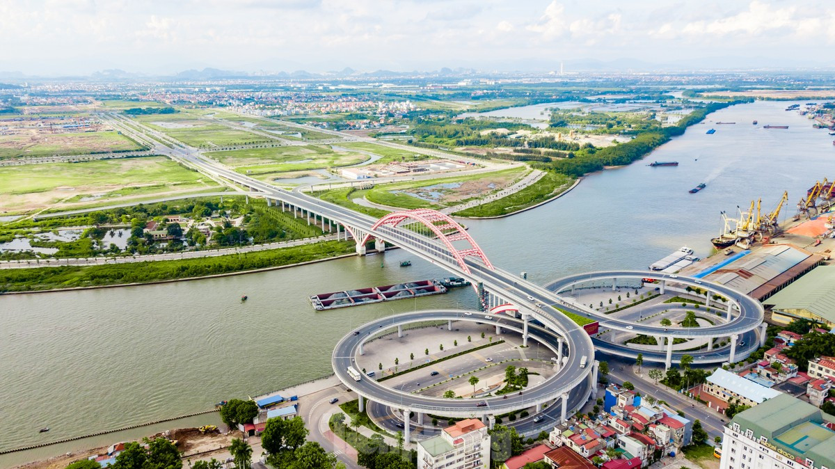 Hải Phòng với những cây cầu vượt sông, vượt biển kết nối giao thông liên vùng, tạo động lực phát triển kinh tế - xã hội.