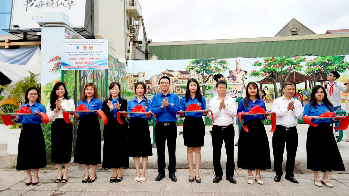 Khánh thành công trình thanh niên "Tranh tường - Hải Phòng thành phố tôi yêu". Khánh thành công trình thanh niên "Tranh tường - Hải Phòng thành phố tôi yêu".