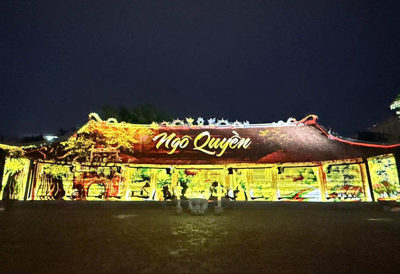 Các phân đoạn kể cuộc đời và những chiến công hiển hách của Đức Ngô Vương được trình diễn 3D Mapping trên mái Đình Hàng Kênh.