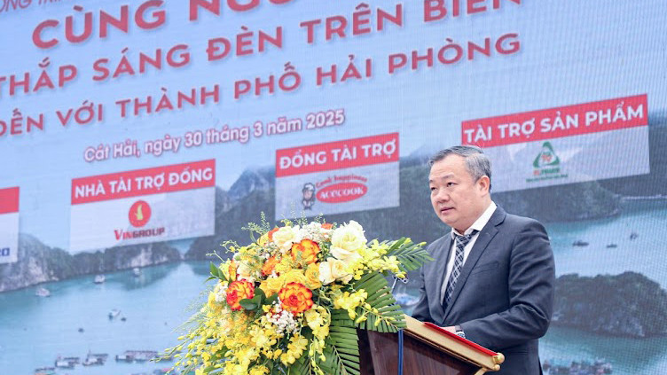 Ông Phan Viết Điện - Chủ tịch UBND huyện Cát Hải phát biểu tại chương trình.