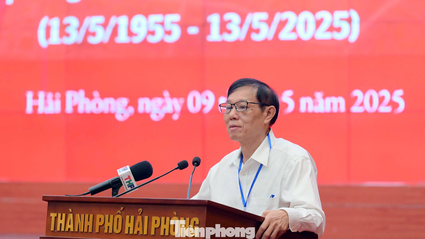 Các đại biểu, chuyên gia phát biểu tại hội thảo.