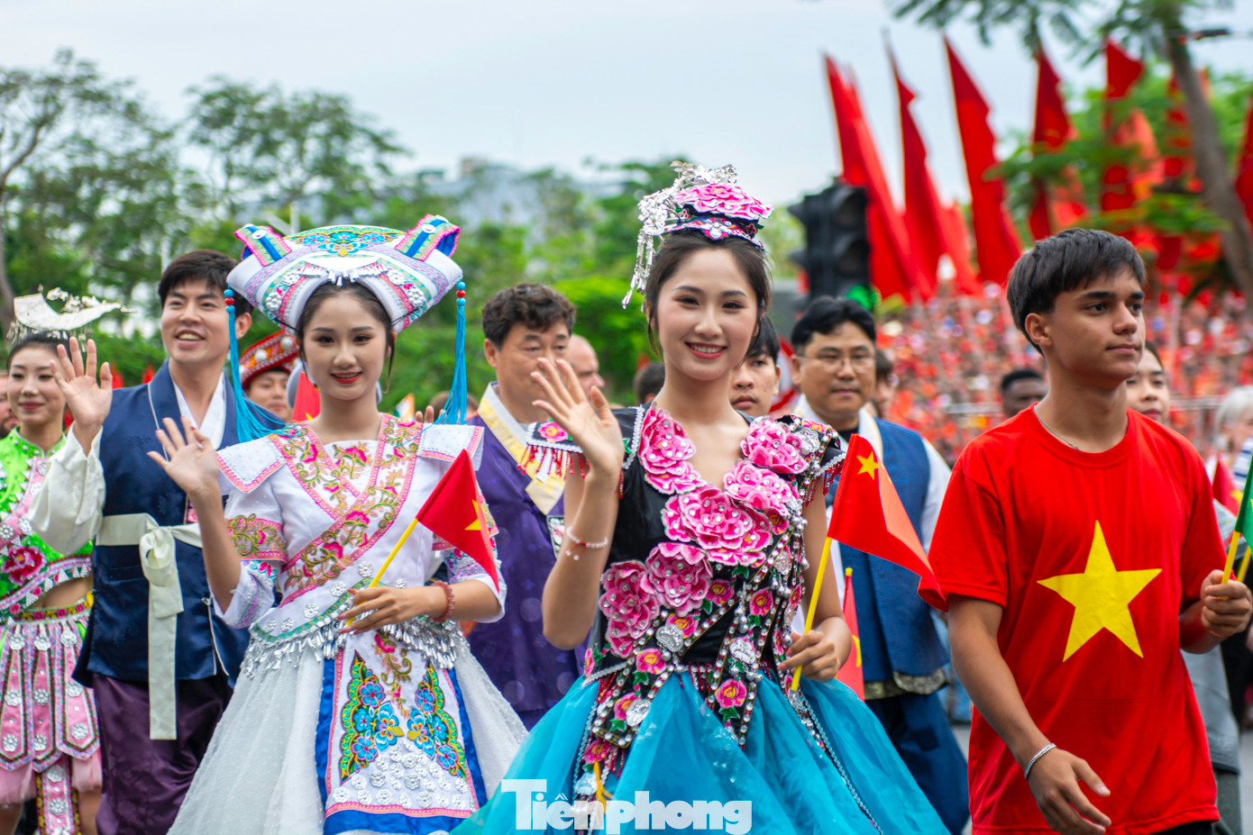 Tham gia chương trình còn có khối các doanh nghiệp nước ngoài (FDI), công nhân, nông dân, phụ nữ... Tham gia chương trình còn có khối các doanh nghiệp nước ngoài (FDI), công nhân, nông dân, phụ nữ...