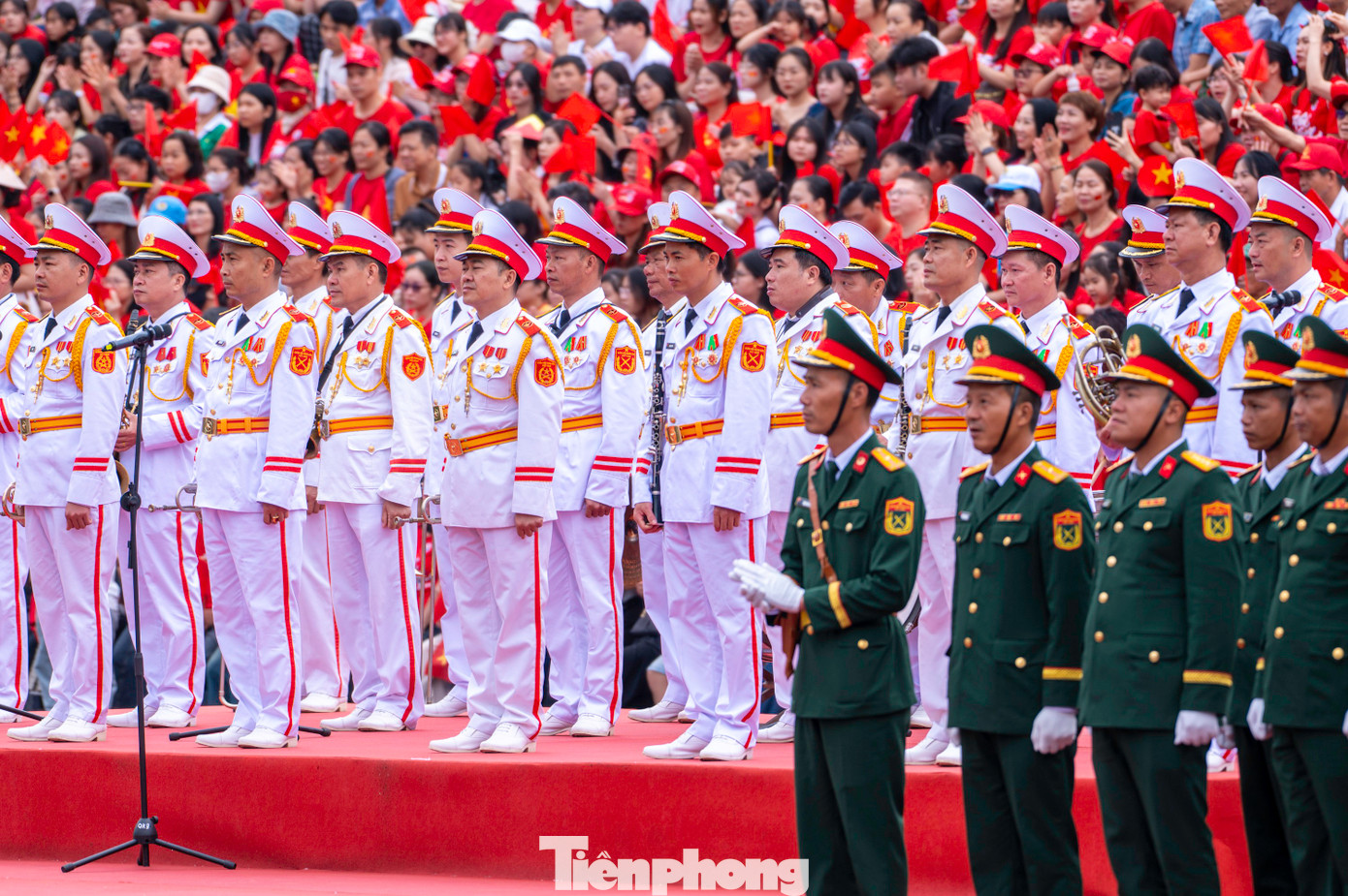 Tham gia chương trình, có 42 khối gồm: 4 khối nghi trượng, 18 khối đội ngũ lực lượng vũ trang và 20 khối diễu hành quần chúng. Tham gia chương trình, có 42 khối gồm: 4 khối nghi trượng, 18 khối đội ngũ lực lượng vũ trang và 20 khối diễu hành quần chúng.