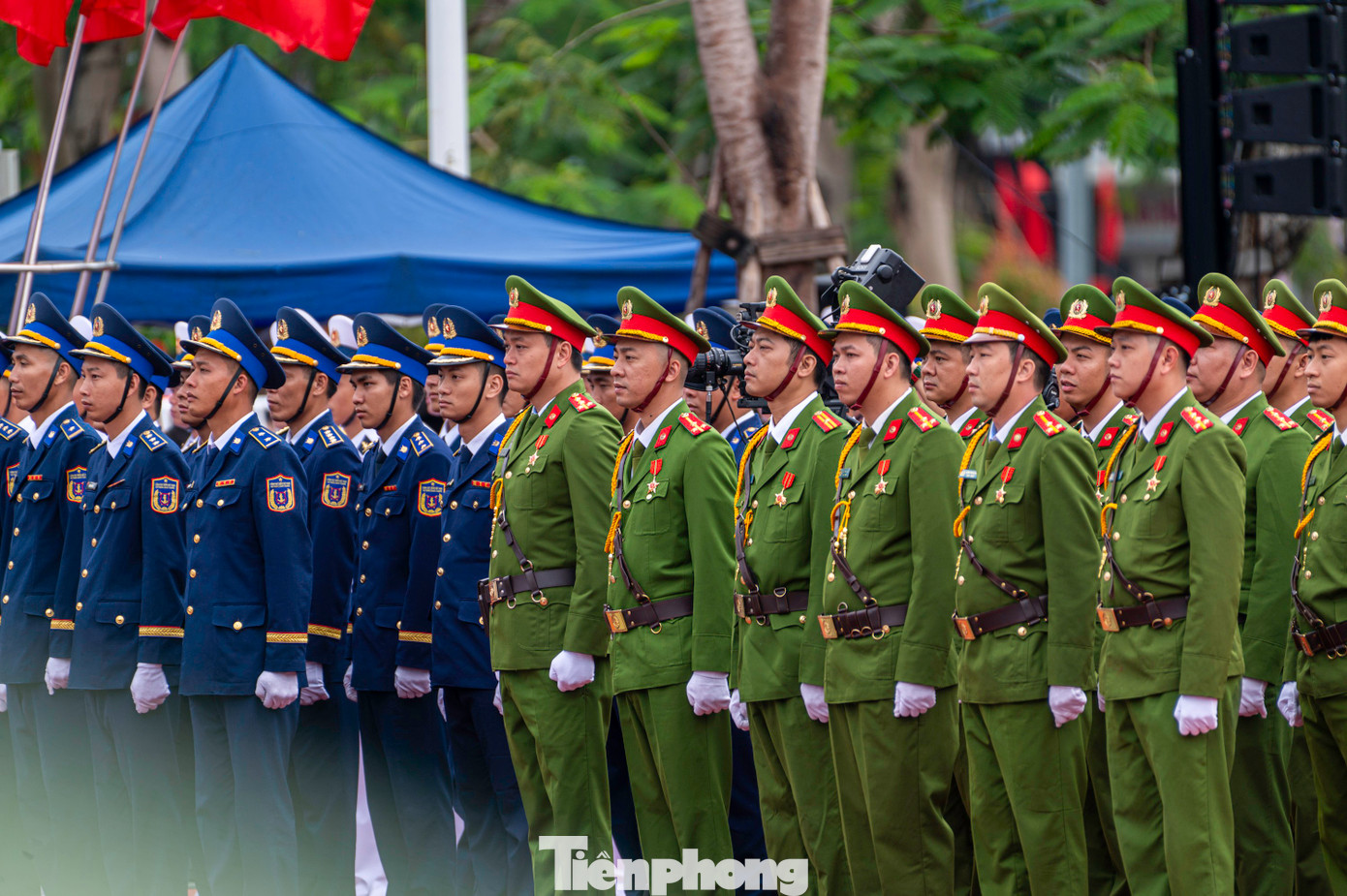 Tham gia chương trình, có 42 khối gồm: 4 khối nghi trượng, 18 khối đội ngũ lực lượng vũ trang và 20 khối diễu hành quần chúng. Tham gia chương trình, có 42 khối gồm: 4 khối nghi trượng, 18 khối đội ngũ lực lượng vũ trang và 20 khối diễu hành quần chúng.