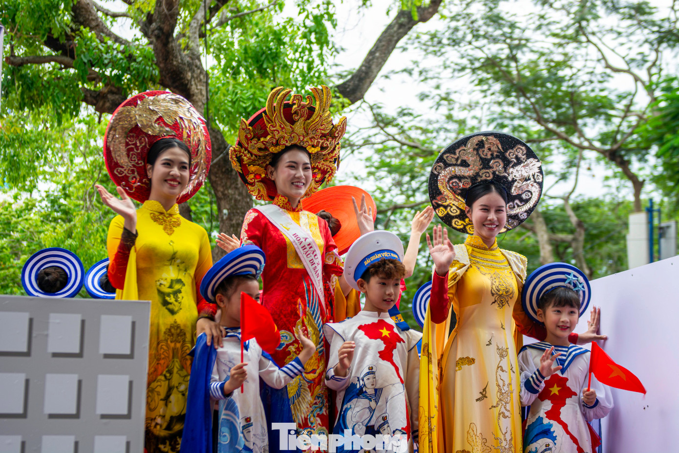 Tham gia chương trình còn có khối các doanh nghiệp nước ngoài (FDI), công nhân, nông dân, phụ nữ... Tham gia chương trình còn có khối các doanh nghiệp nước ngoài (FDI), công nhân, nông dân, phụ nữ...