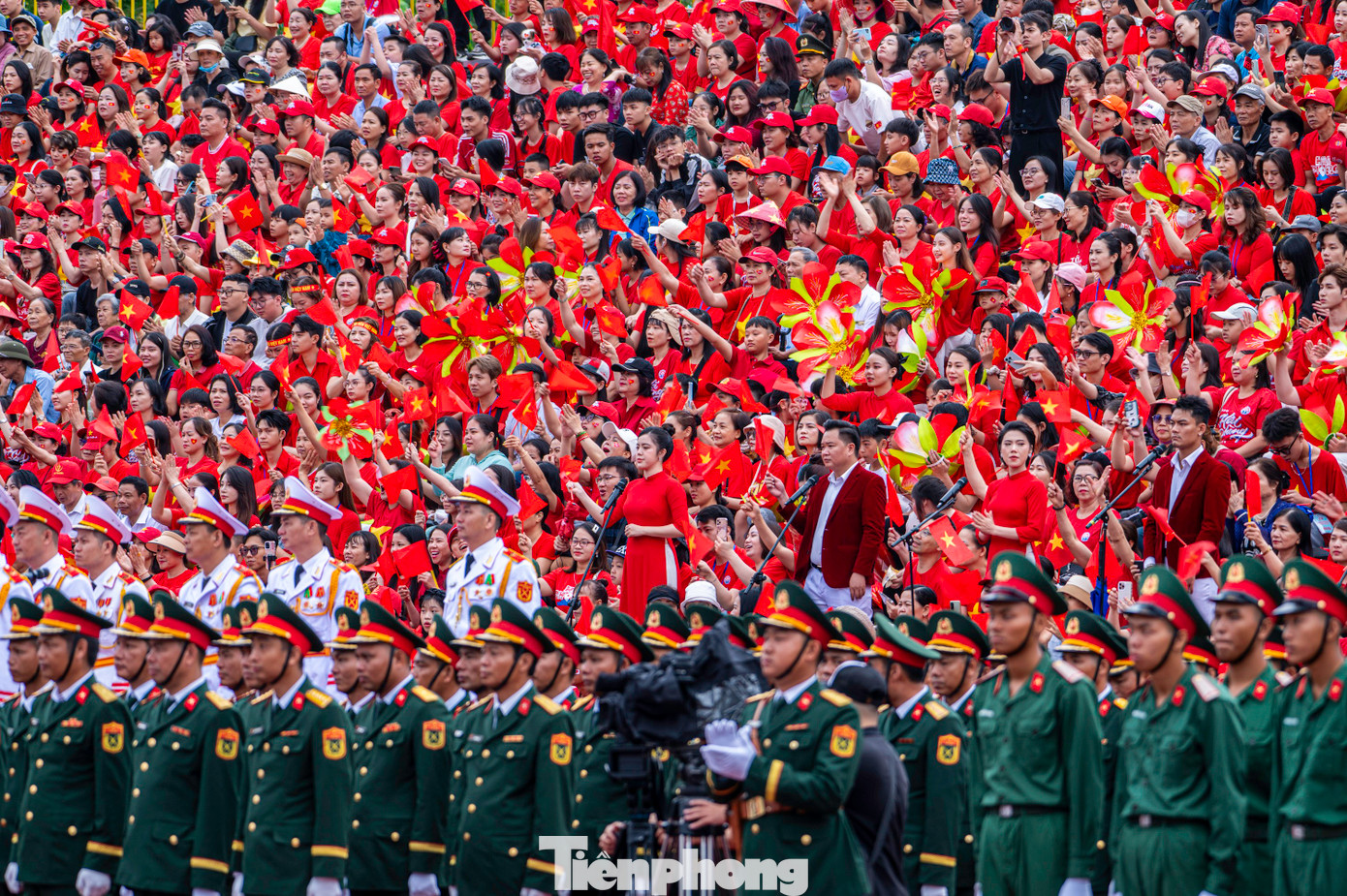 Chương trình duyệt đội ngũ và diễu hành quần chúng được tổ chức nhằm biểu dương sức mạnh và sự trưởng thành của các lực lượng trong sự nghiệp đổi mới và phát triển; tôn vinh truyền thống lịch sử, văn hoá và cách mạng của thành phố Hải Phòng; thể hiện hành trình đầy tự hào - 70 năm Hải Phòng giải phóng, từng bước chuyển mình vươn lên mạnh mẽ và khát vọng tiếp tục toả sáng, năng động, sáng tạo và không ngừng bứt phá của thành phố cảng anh hùng.