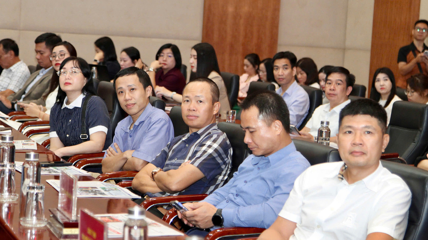 Các đại biểu dự buổi tọa đàm chuyển đổi số báo chí Hải Phòng để phát triển bền vững. Các đại biểu dự buổi tọa đàm chuyển đổi số báo chí Hải Phòng để phát triển bền vững.