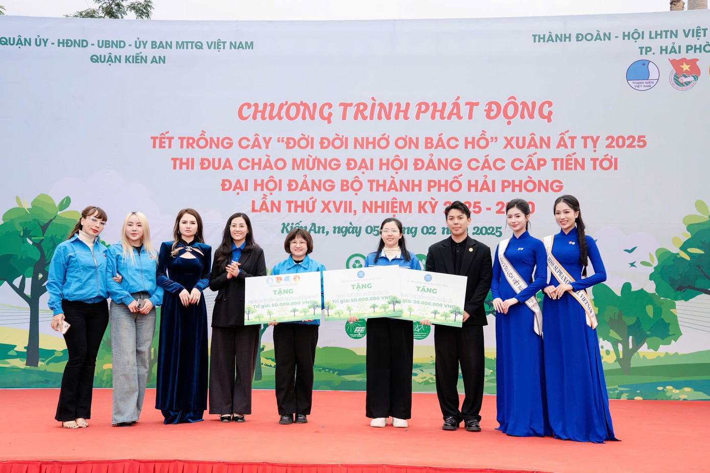 Thành Đoàn Hải Phòng, Hội tình nguyện viên nghệ sĩ trẻ Hải Phòng hỗ trợ kinh phí xây dựng nhà khăn quàng đỏ, nhà nhân ái cho quận Kiến An nhân dịp đầu xuân.